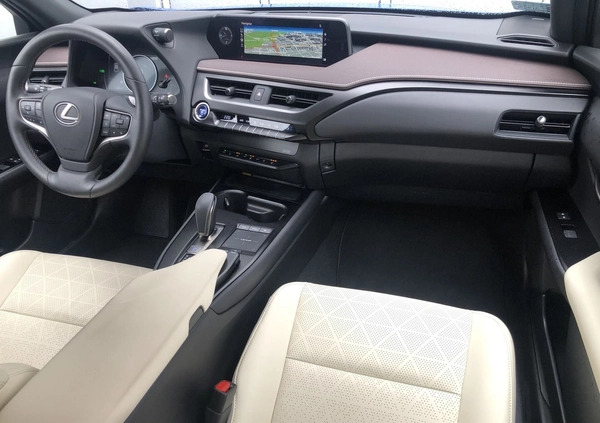 Lexus UX cena 205900 przebieg: 18000, rok produkcji 2022 z Ciężkowice małe 596
